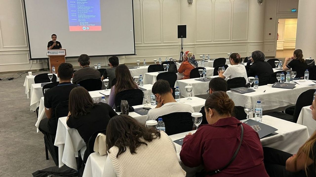 Kayseri'de genç liderler için dijital sağlık ve rehberlik eğitimi