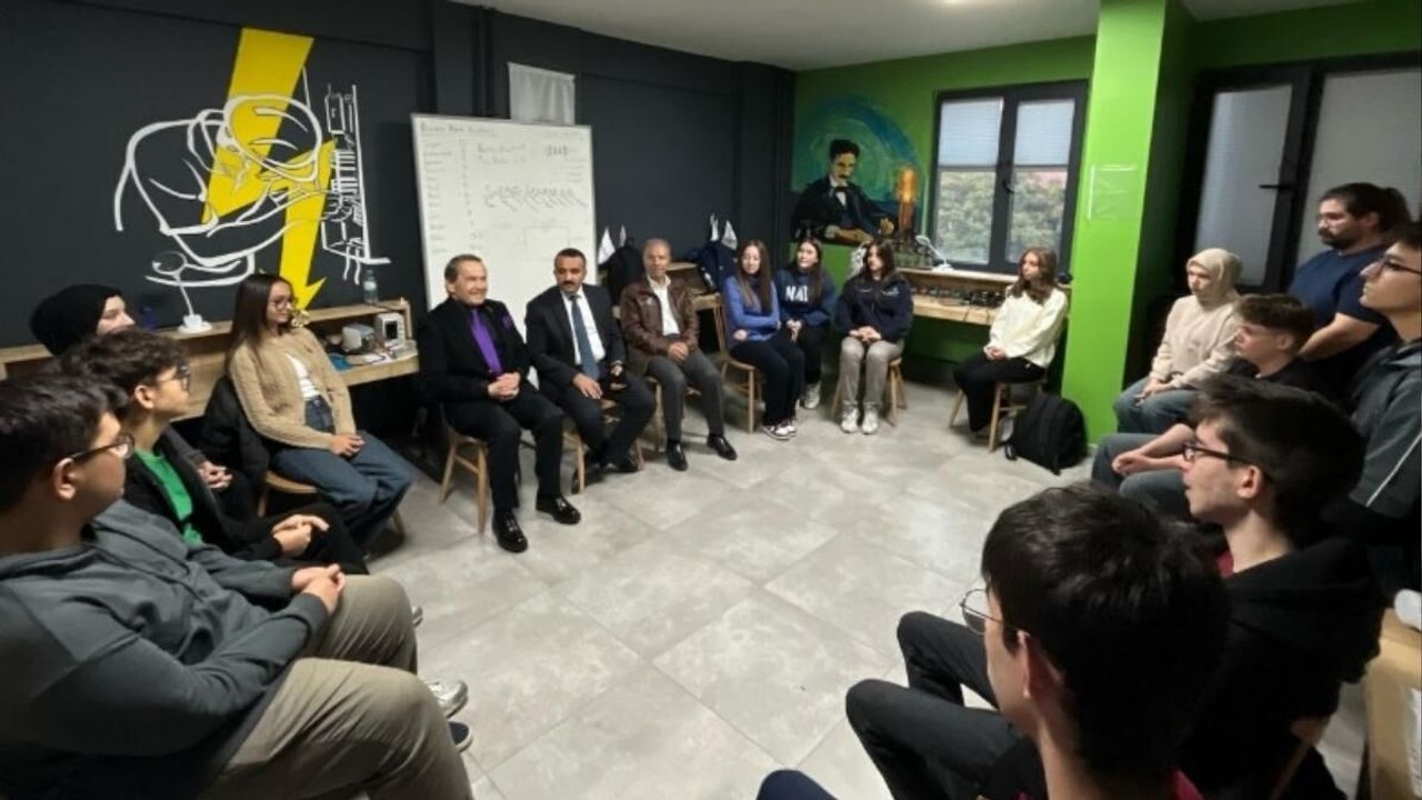 Kayseri’de gençler teknolojiyle buluştu: Yeni eğitim dönemi başladı