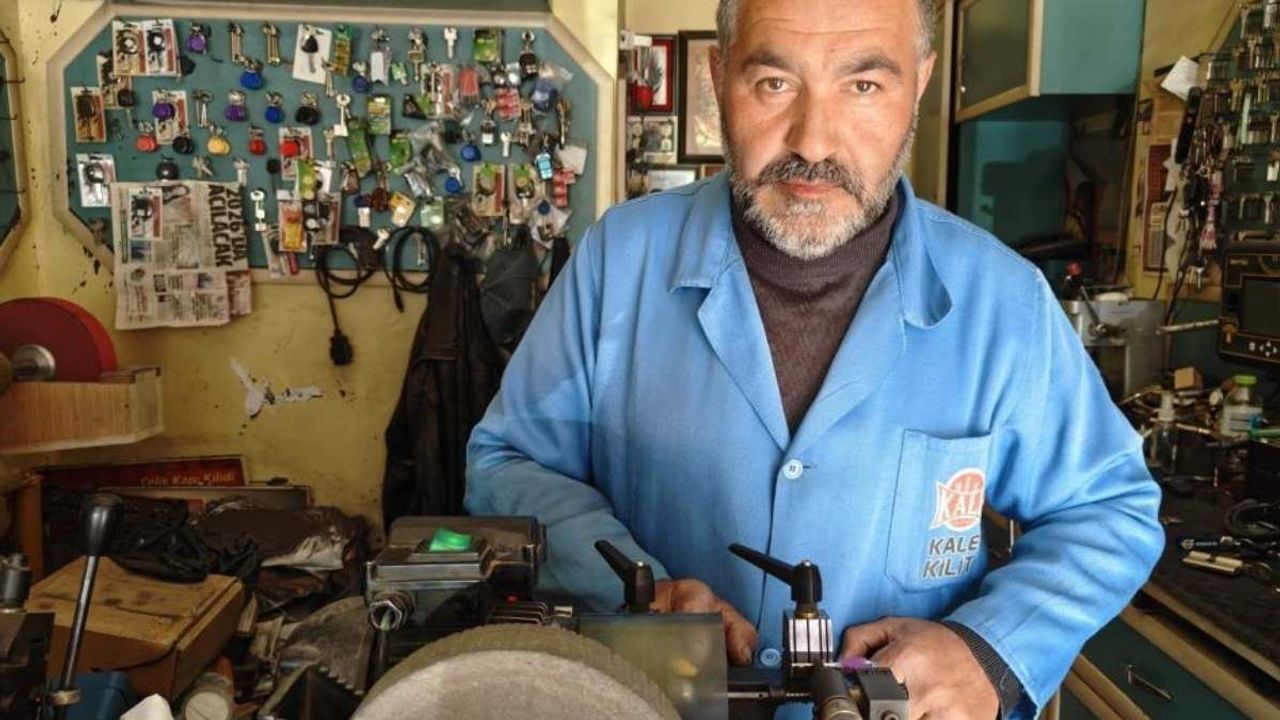 Kayserili çilingir teknolojiye meydan okudu: “Sistem çökebilir ama manuel çökmez!