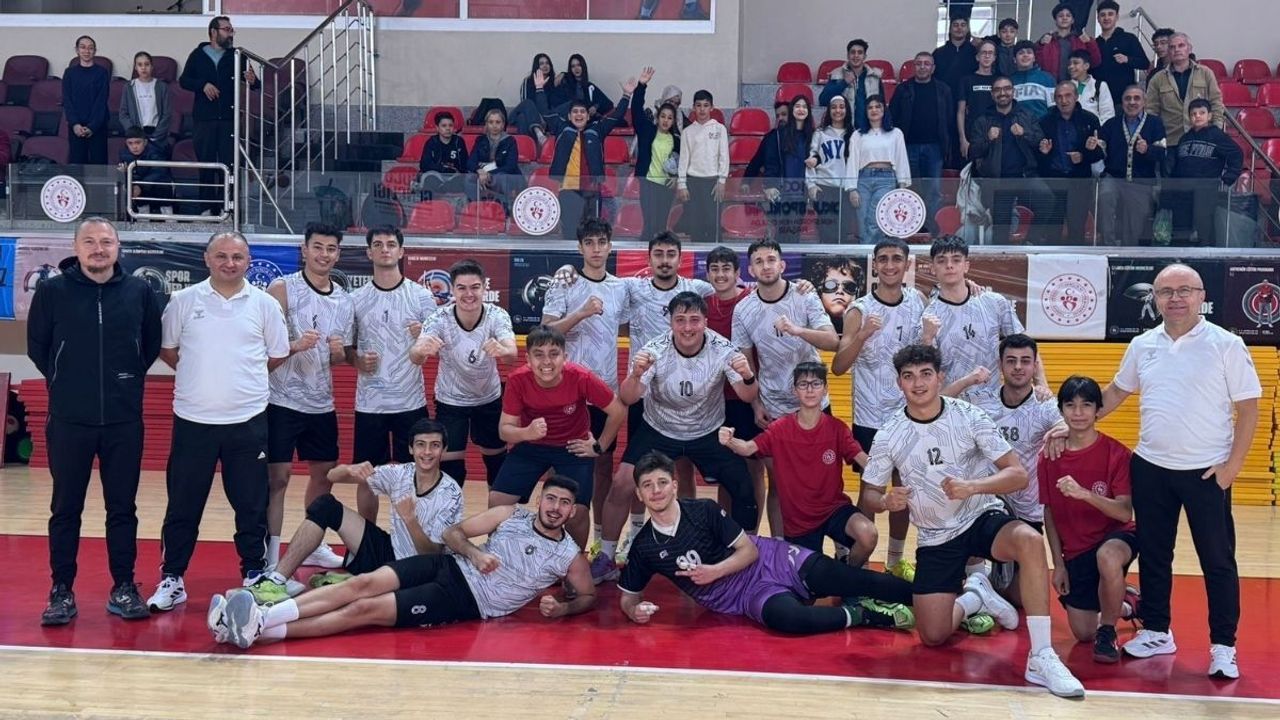 Kayseri Elit Voleybol Spor Kulübü ilk maçında fırtınalar estirdi