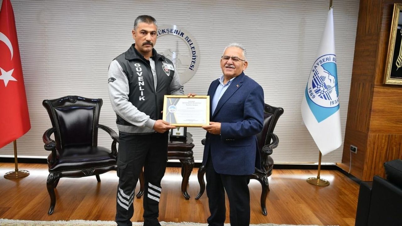 Kahraman güvenlik görevlisine Büyükkılıç’tan özel teşekkür