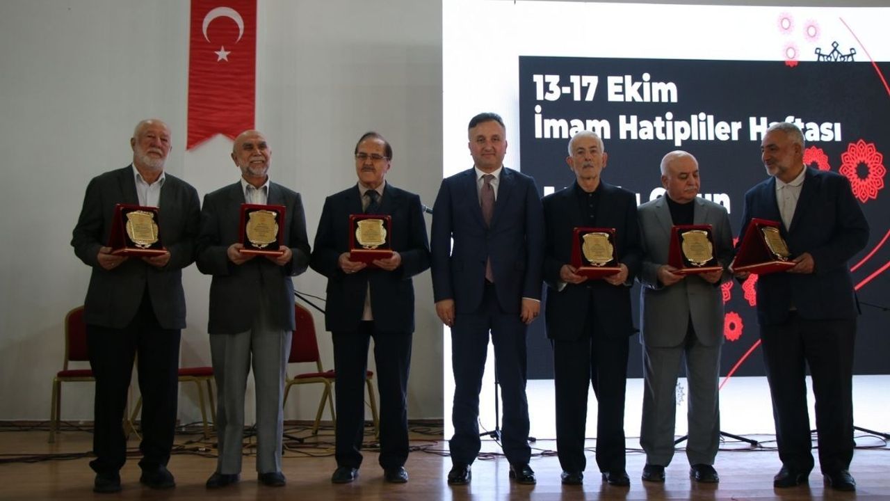 Kayseri’de İmam Hatip Okullarının 74. yılı kutlandı