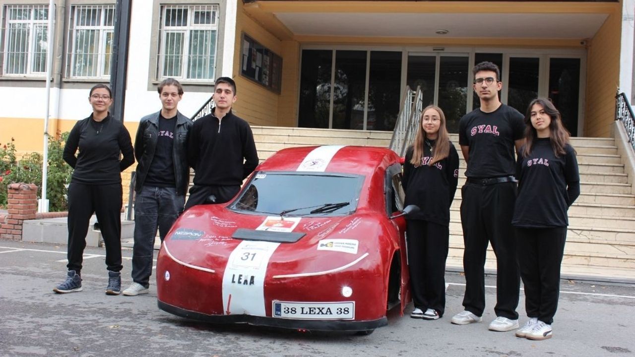 Kayserili lise öğrencilerinin elektrikli aracına “yerlilik” ödülü