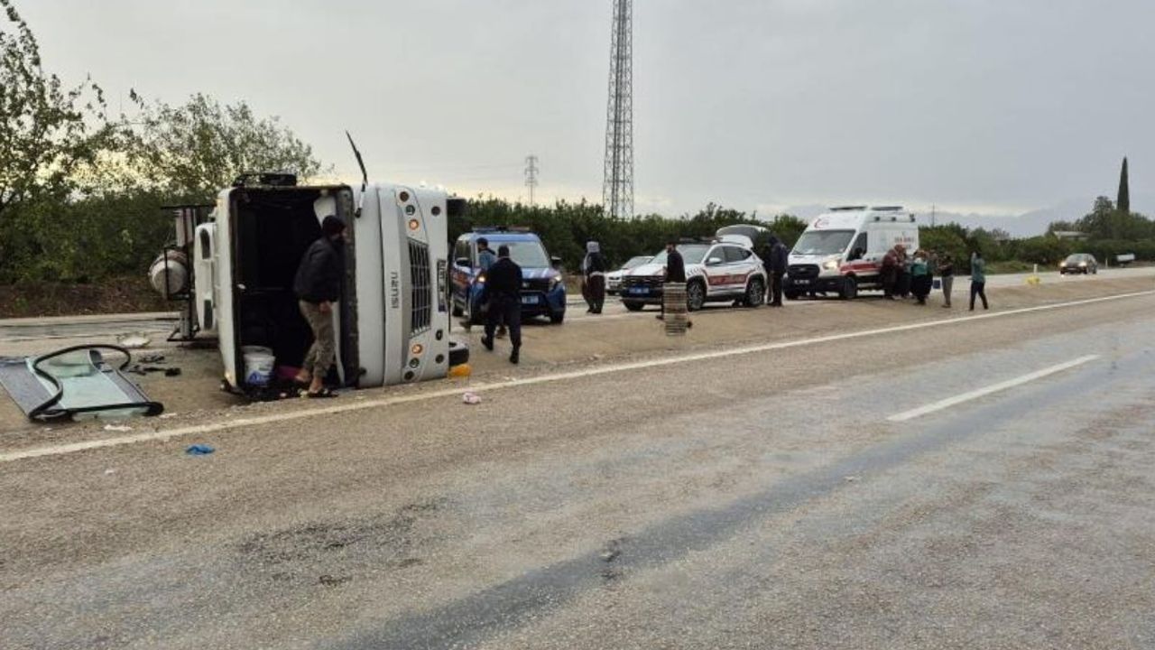 Tarım işçilerini taşıyan minibüs kontrolden çıktı: 11 yaralı