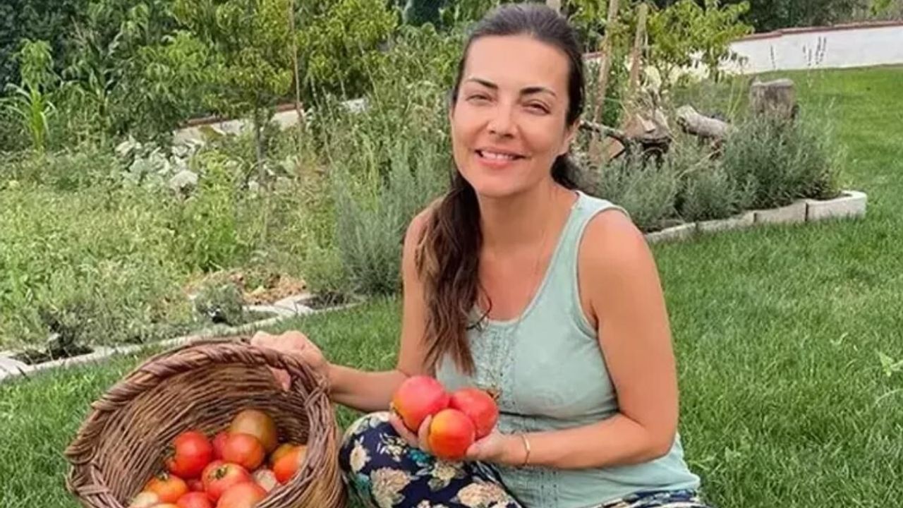 Ünlü oyuncu Burcu Kara 'Maalesef fay hattı üzerinde' diyerek evini terk etti!