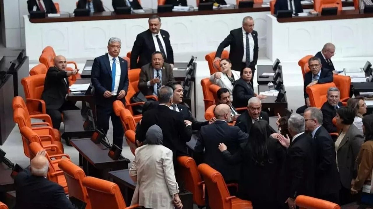 Meclis'te gerginlik! İYİ Parti ve DEM Parti birbirlerinin üzerine yürüdü