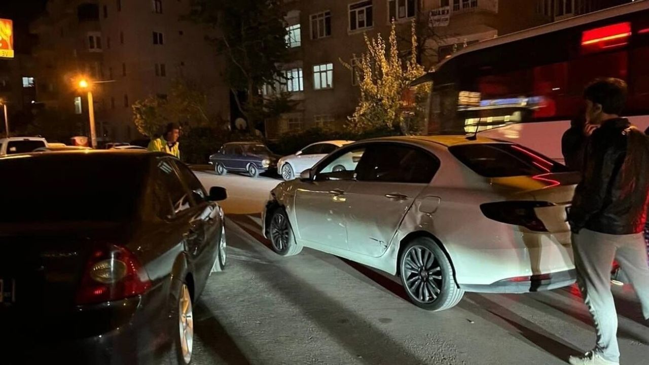 Niğde’de korku dolu anlar: Motosikletle otomobil çarpıştı