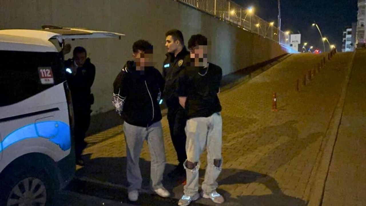 Kayseri'de parkta 2 kişiyi bıçaklayıp kaçtılar