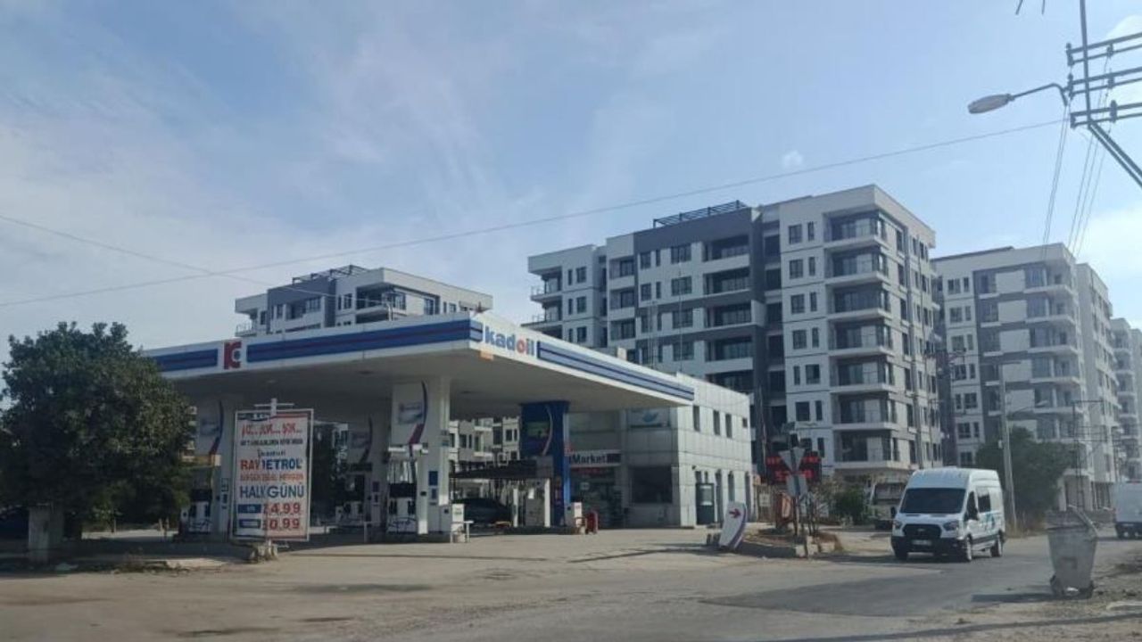 Petrol istasyonunda silahlı soygun! Kasklı saldırganlar kasayı boşaltıp kaçtı