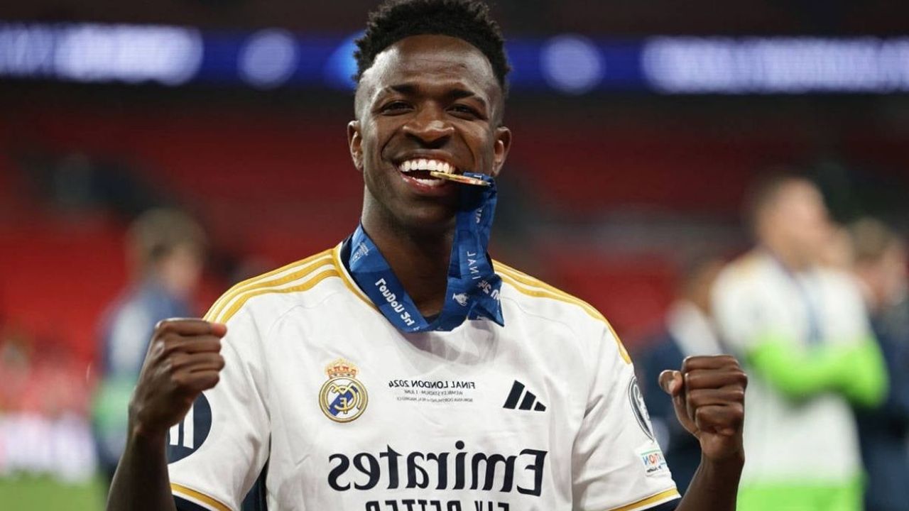 Real Madrid'in genç yıldızı Vinicius Junior ifşa oldu: Ünlü modele müstehcen fotoğraflar gönderdi