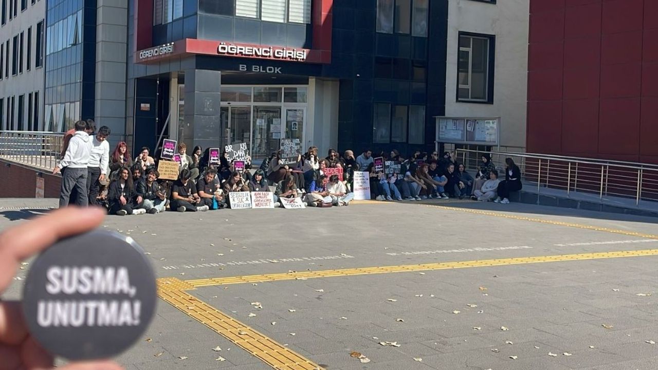 Erciyes Üniversitesi'nde sessiz direniş: ''Susma, unutma''