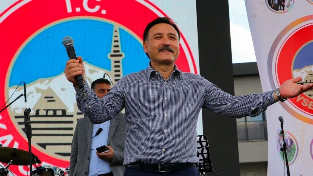 Vali Çiçek, ' Sen beni bu kadar yürekten davet ederken ben nasıl gelmem?'