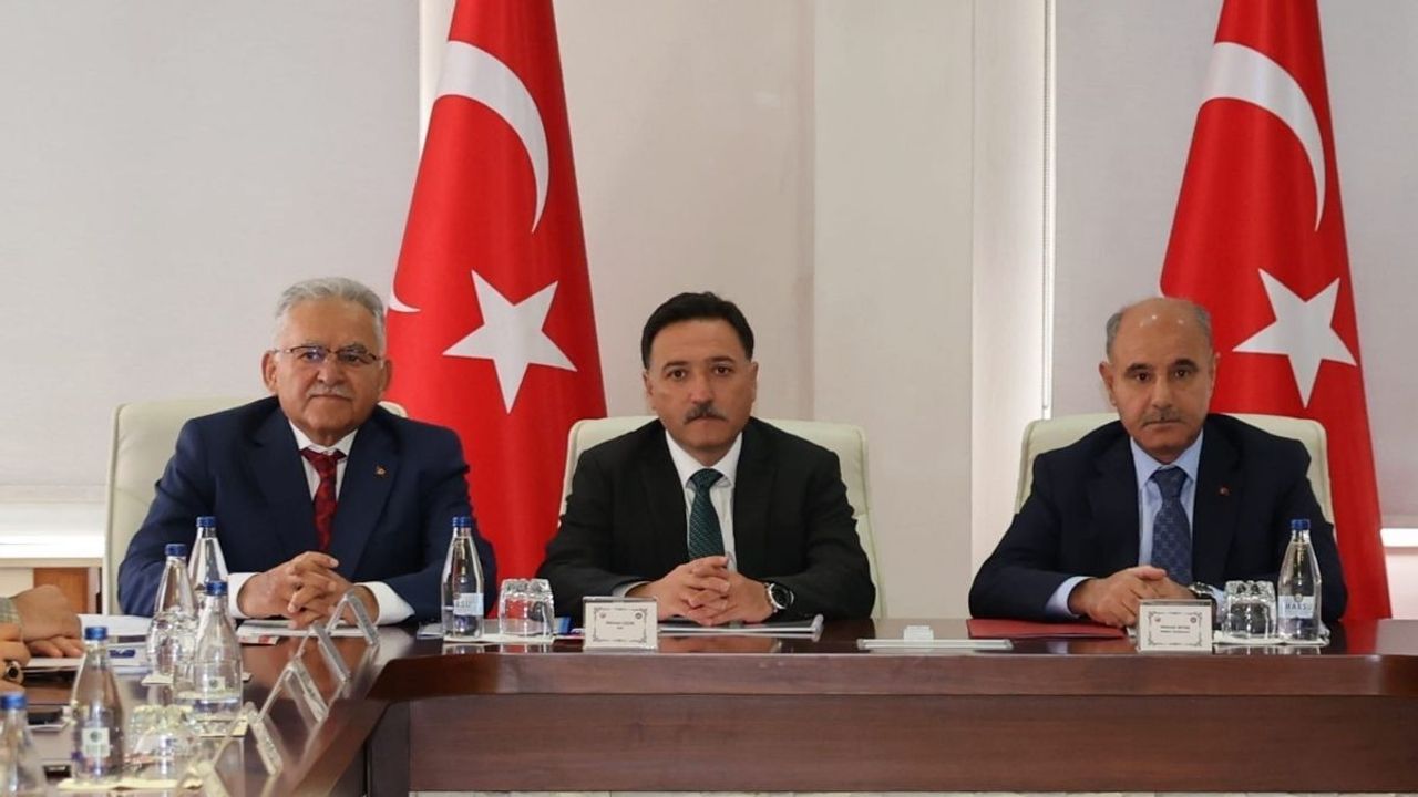 İçişleri bakan yardımcısı Mehmet Aktaş Kayseri’de: Valilikte önemli temaslar