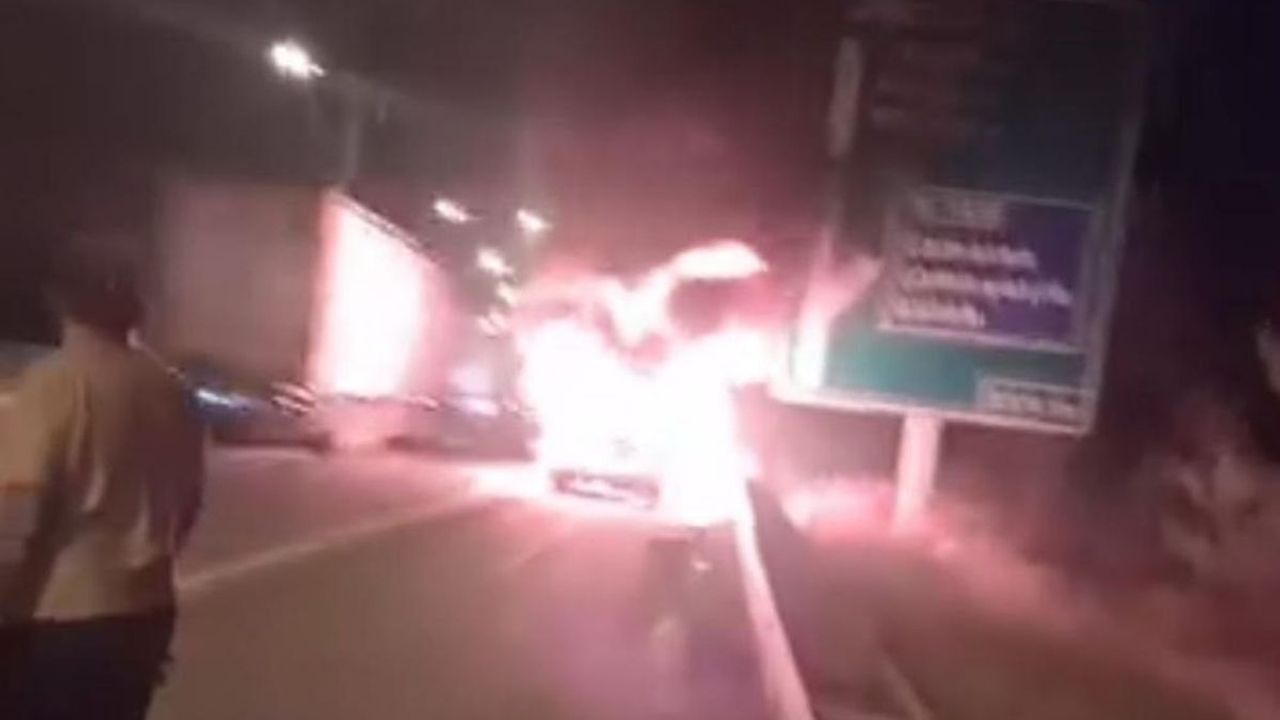 Seyir halindeyken yanan araç küle döndü