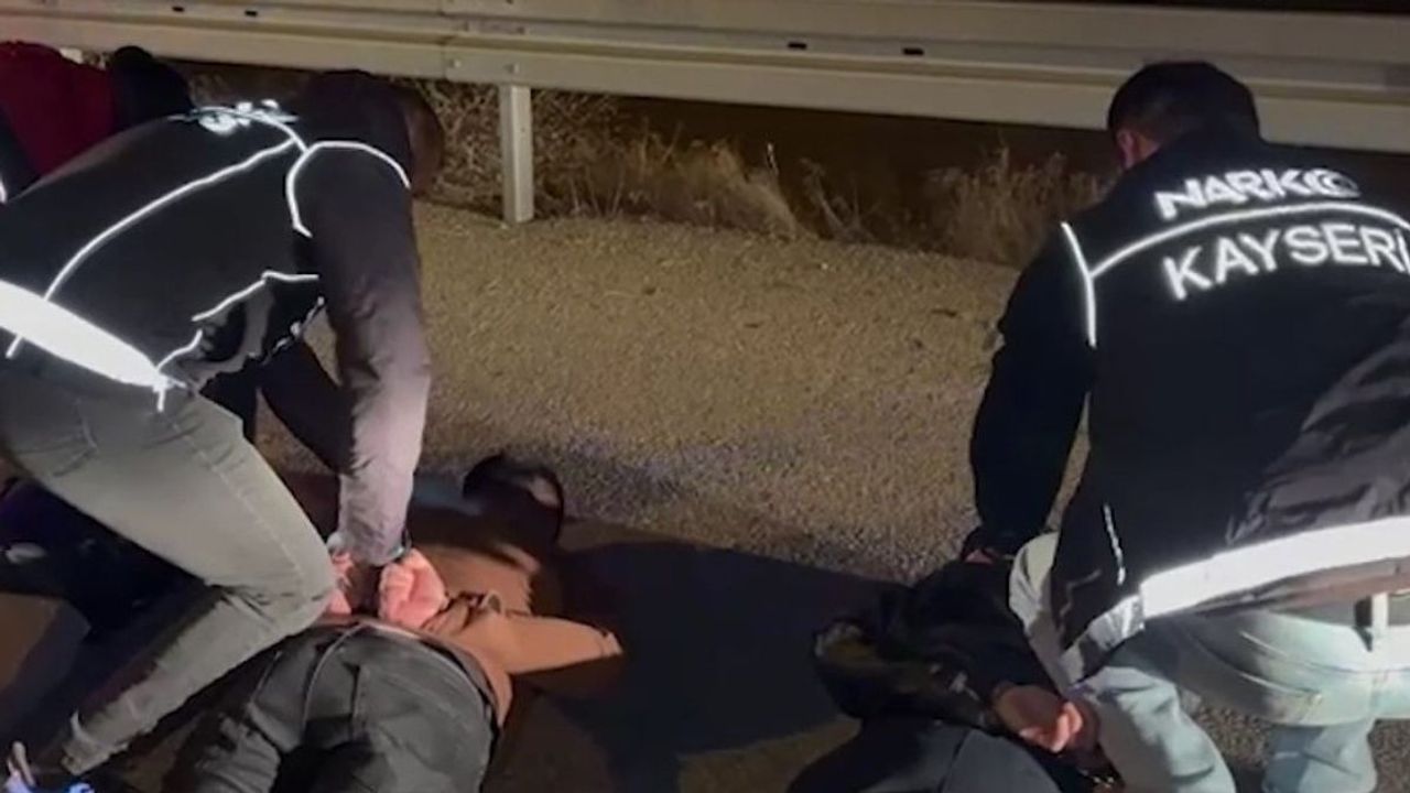 Kuryeler yakalandı: Kayseri’de 1 kilo uyuşturucu ele geçirildi!