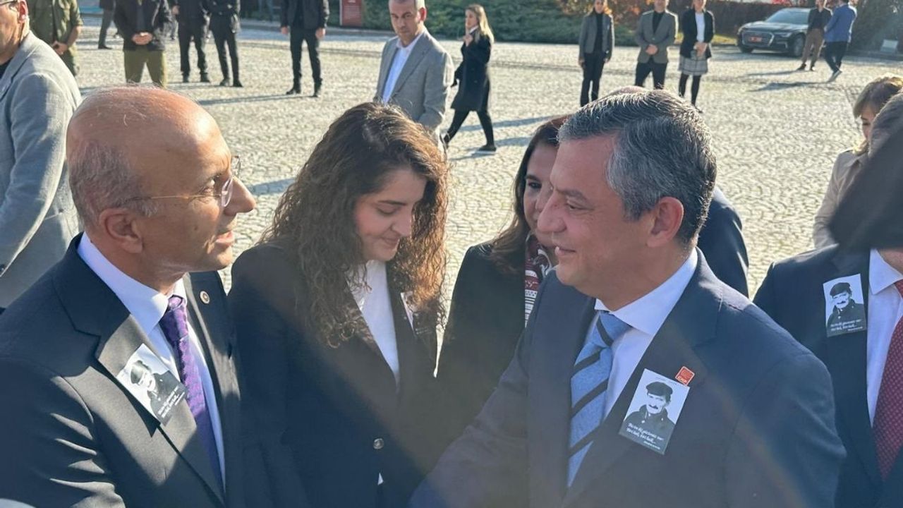 CHP Kayseri Milletvekili Aşkın Genç paylaştı! Bülent Ecevit ve Deniz Baykal kabirleri başında anıldı