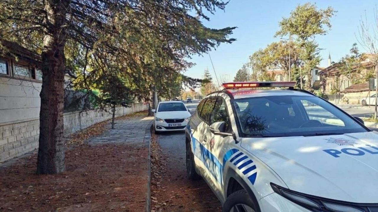 Kayseri'de Ejder Makina sahibi Hayrullah Eğin, oğlu tarafından bıçaklanarak öldürüldü.