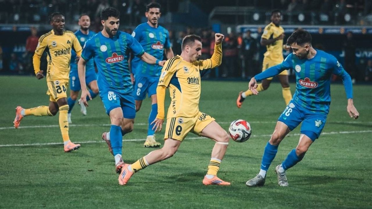 Fenerbahçe Çaykur Rizespor karşısında ikinci yarıda döndü