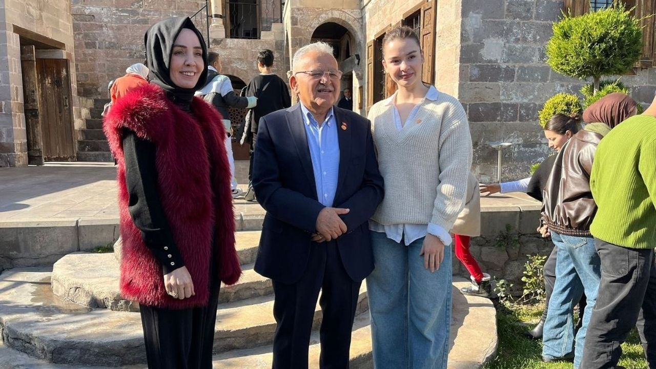 Kadına şiddete karşı birlik çağrısı: Başkan Memduh Büyükkılıç’tan turuncu rozetli mesaj