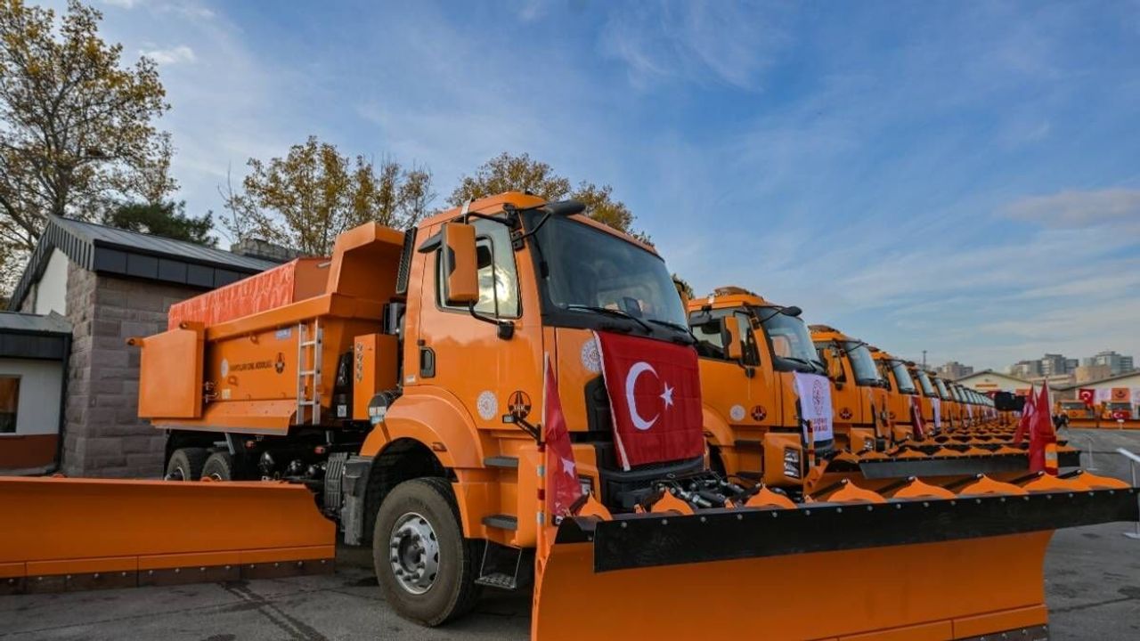 Kış öncesi büyük hazırlık: Yüzlerce yeni araç ve ekipman karayollarına kazandırıldı!