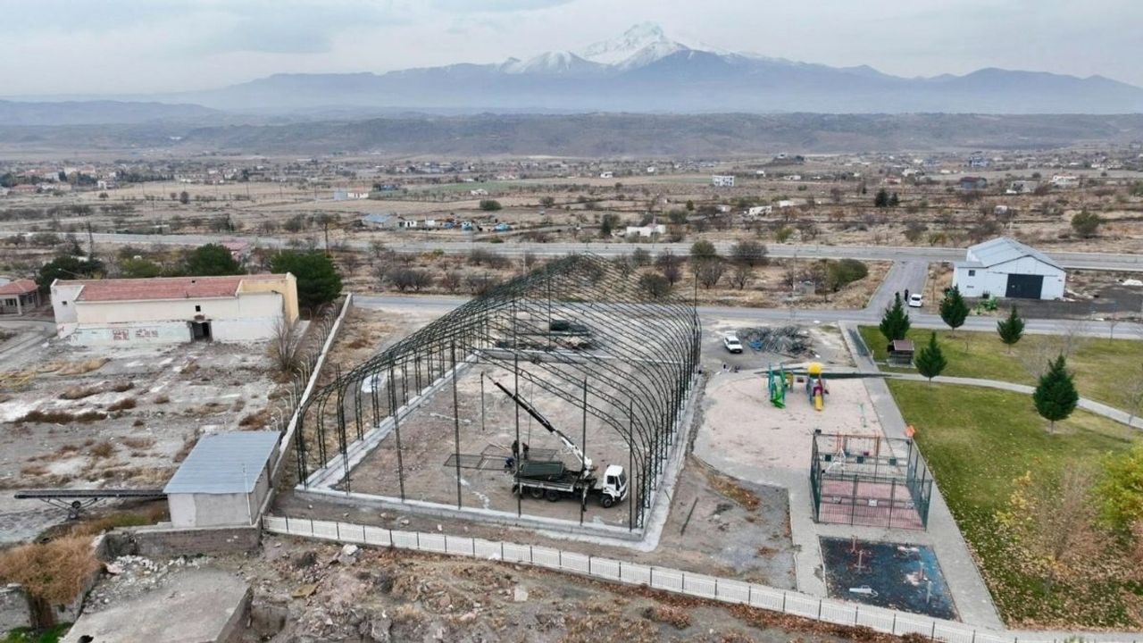 İncesu gençliği hazır mı? Kapalı halı saha bitiyor!