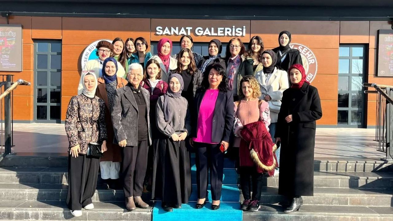 ‘Bir Fırça Bir Düş’ sergisi Kayseri Büyükşehir Sanat Galerisi’nde kapılarını açtı