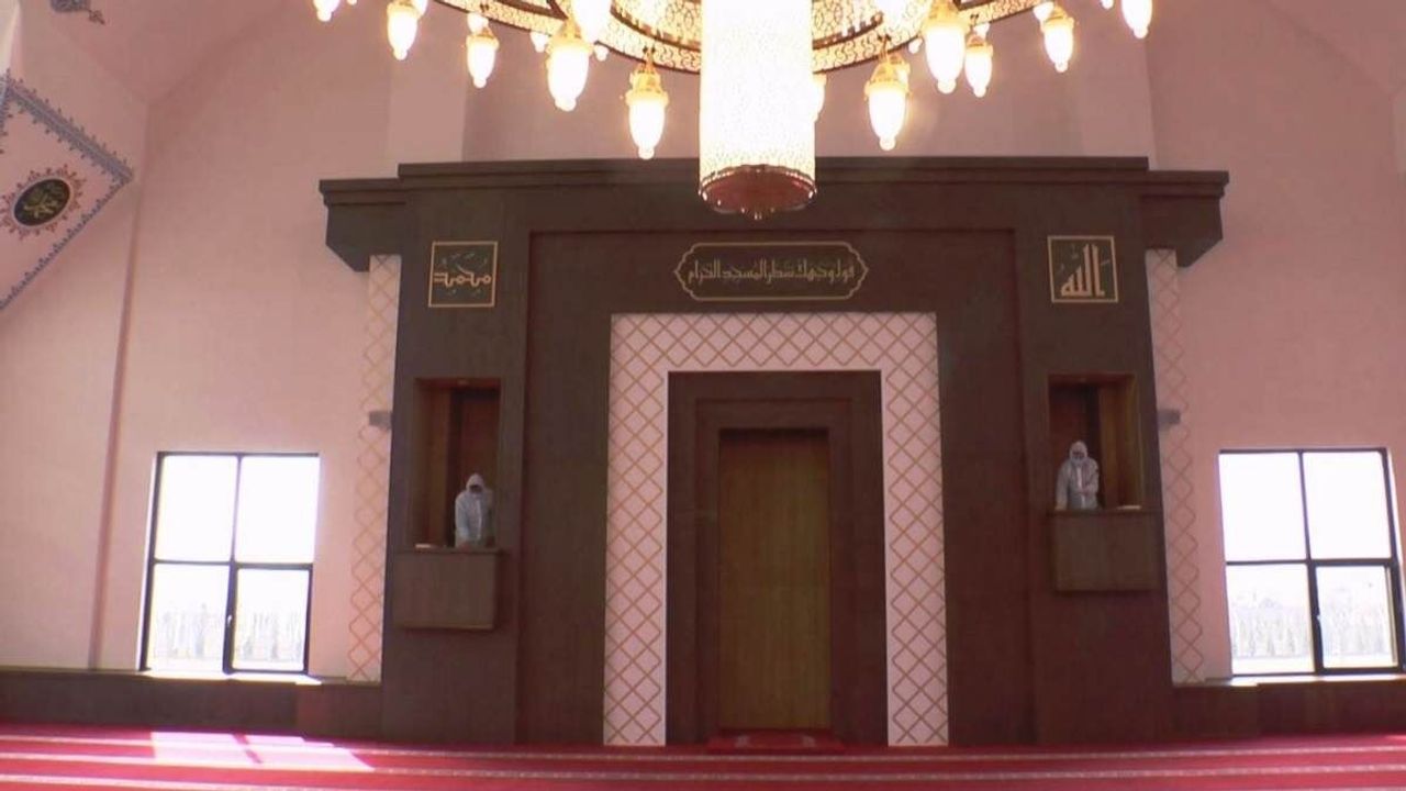 Kayseri Kocasinan'da camiler gül suyu ile yıkanıyor