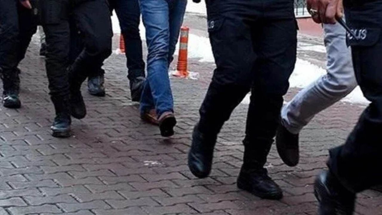 Kayseri’de kumar oynatılan iş yerine baskın: Suçüstü yakalandılar!