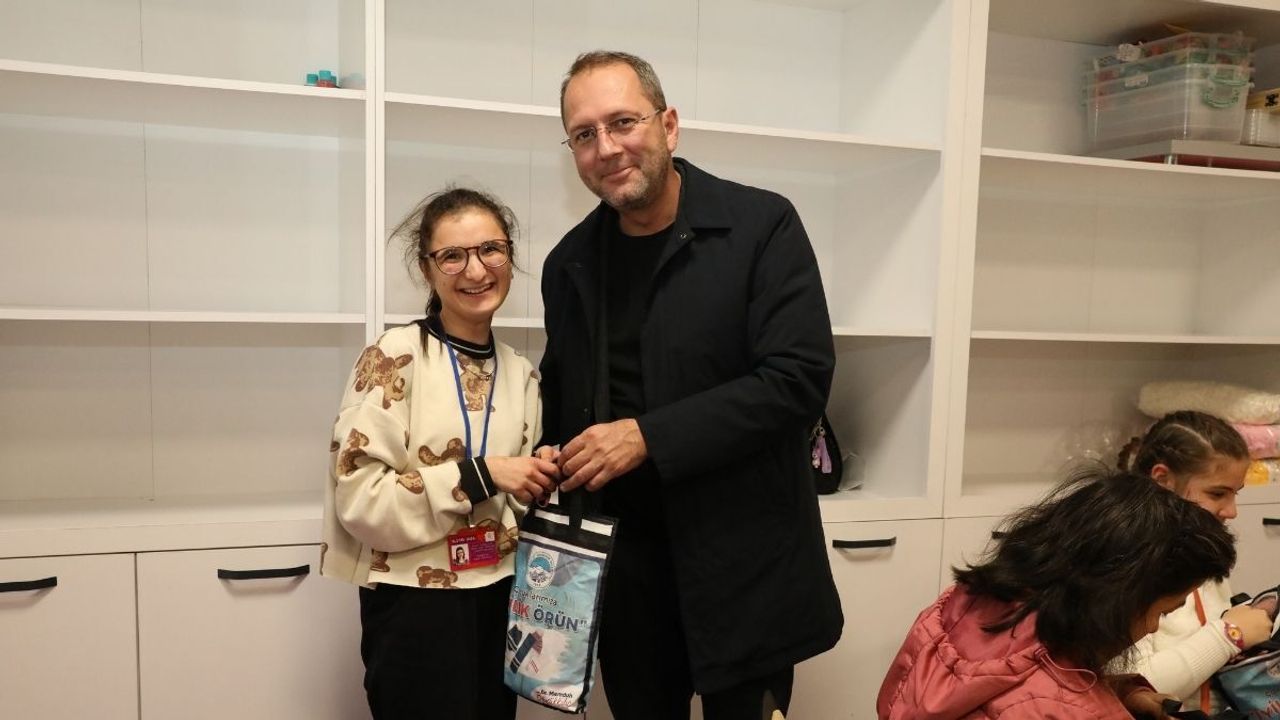 Kayseri’de sevgi ilmek ilmek örüldü: Özel öğrencilerden Sevgi Evleri’ne anlamlı hediye