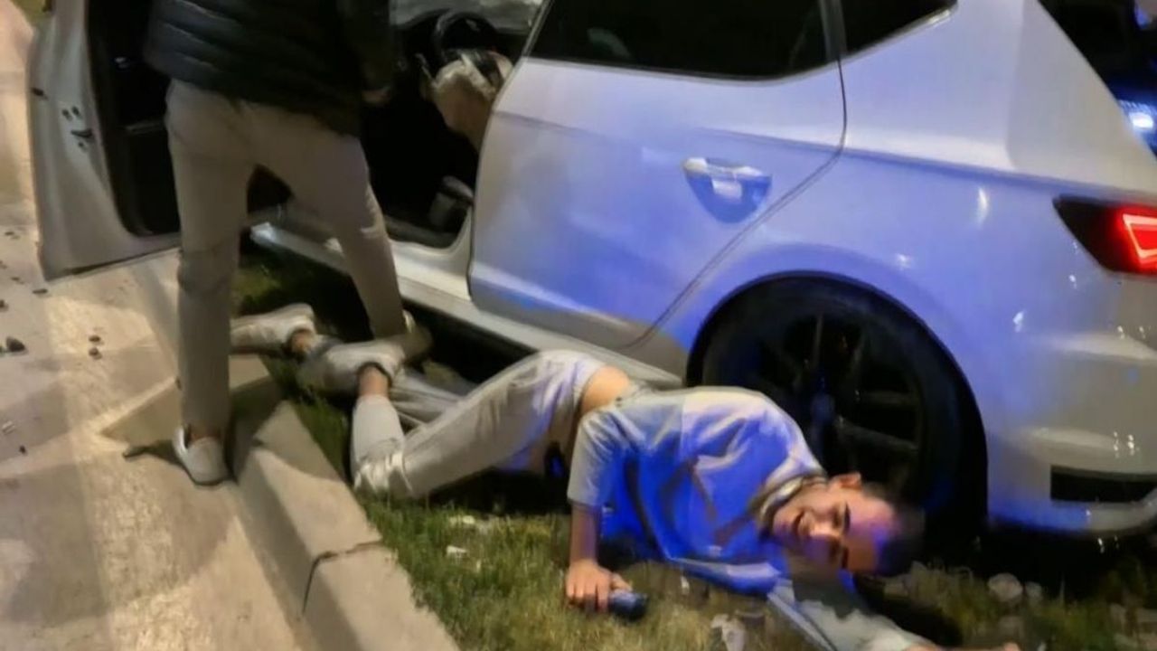 Belediyenin trafiğe kapattığı yolda ortalık savaş alanına döndü