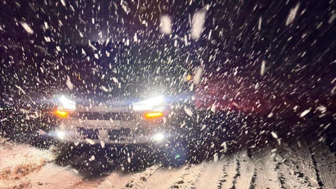 Malatya’ya kar sert indi Kayseri yolu kapandı 29 kişi mahsur kaldı