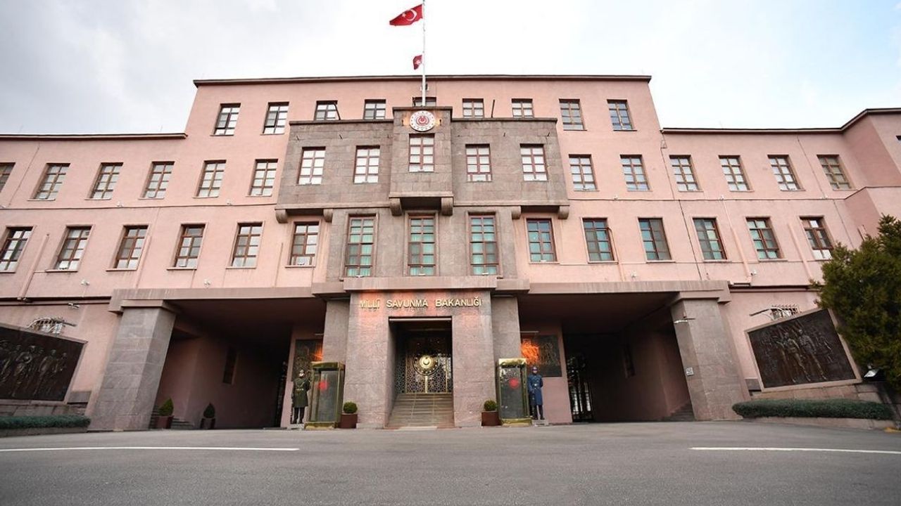 Milli Savunma Bakan Yardımcılığına Salih Ayhan atandı