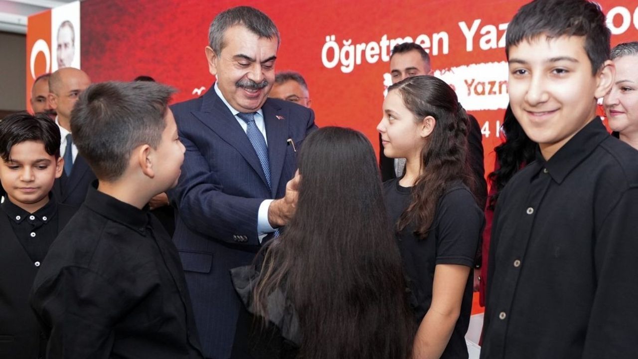 'Öğretmen, Yazar; Çocuk Çiçek Açar' yarışmasında ödüller sahiplerini buldu