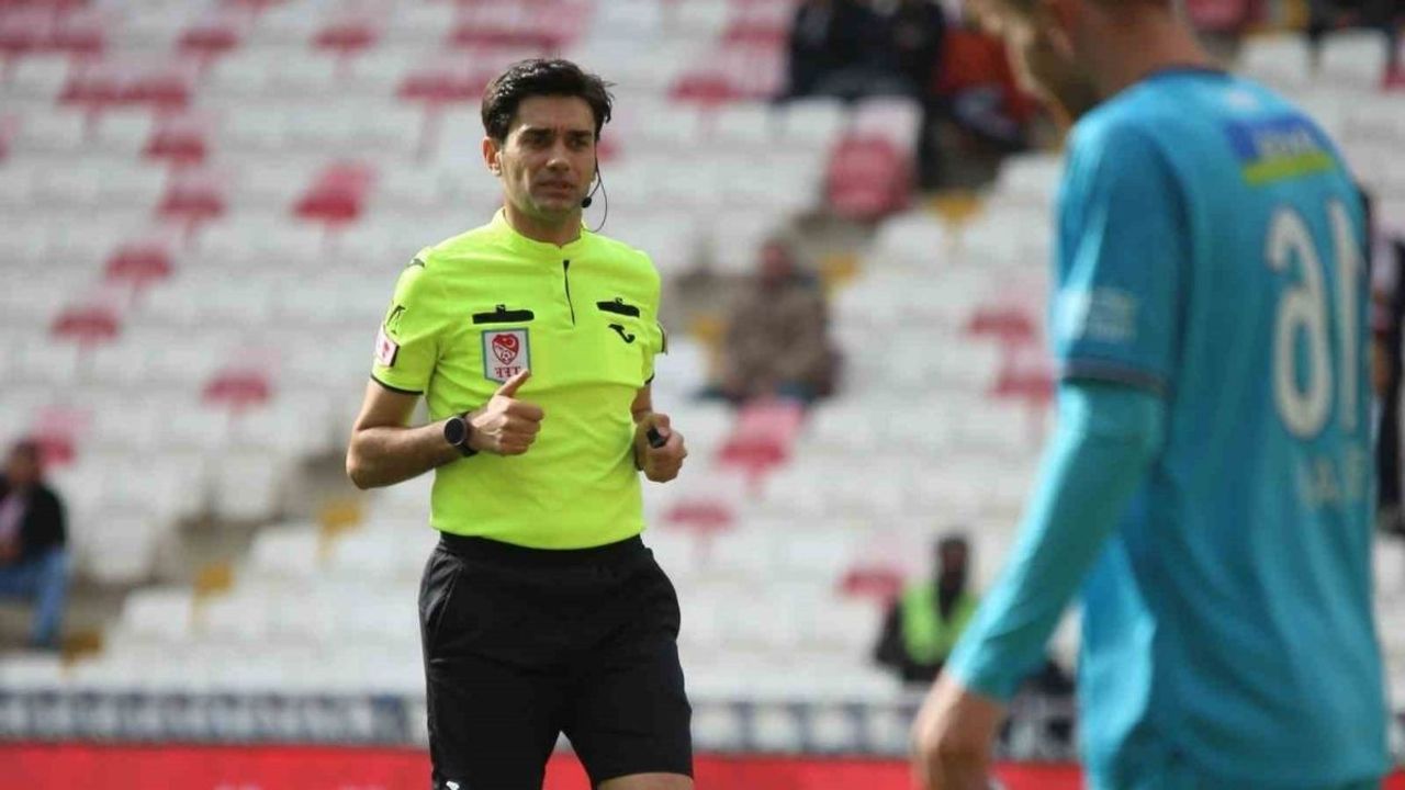 Gaziantep FK Eyüpspor maçı yılın hakem skandalına sahne oldu! Şok eden karar