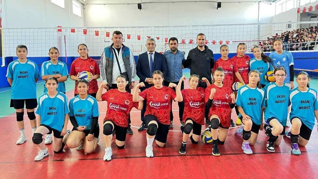 Tomarza Mahalli Lig Voleybol müsabakaları şampiyonları belli oldu