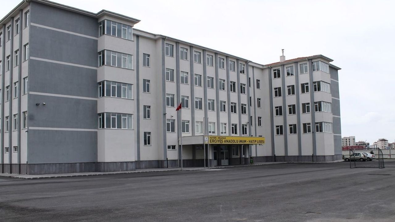 Kayseri eğitim camiasına acı haber! Turhan Öğretmen hayatını kaybetti