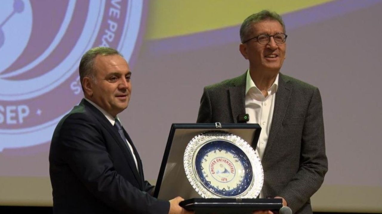 Ziya Selçuk Kayseri’de konuştu: Yapay zeka insan aklının ilk intiharı