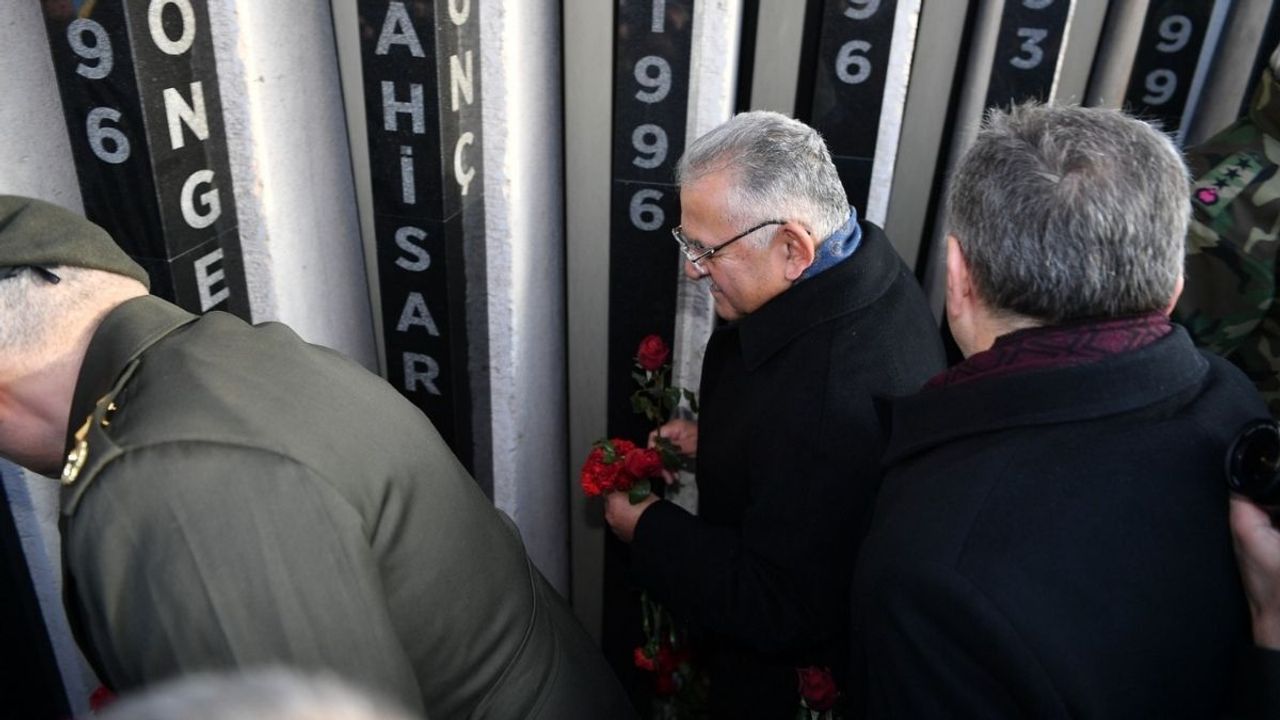 Başkan Büyükkılıç’tan 17 Aralık mesajı: ‘Birlik içinde dimdik ayaktayız’