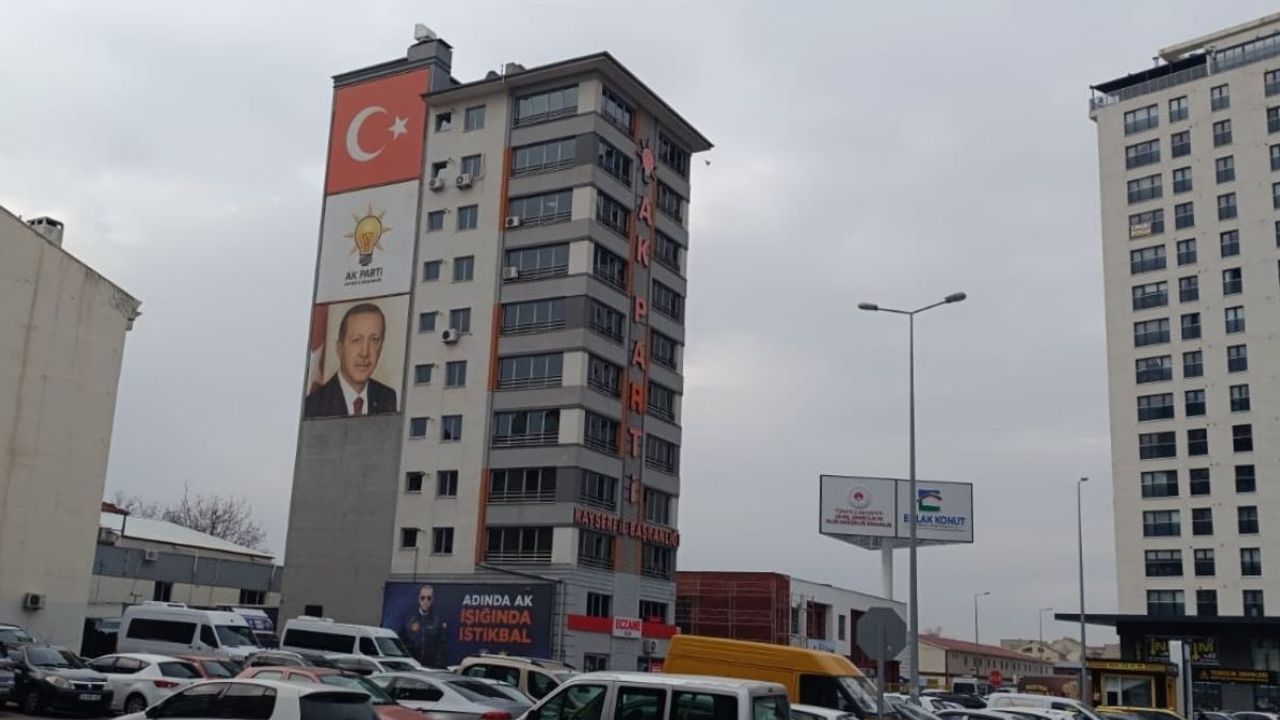 AK Parti Kayseri’den Özgür Özel’e yanıt gecikmedi!