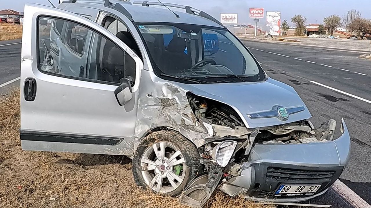 Aksaray’da hastaneden çıktılar yolda kaza geçirdiler: Karı koca hastanelik oldu
