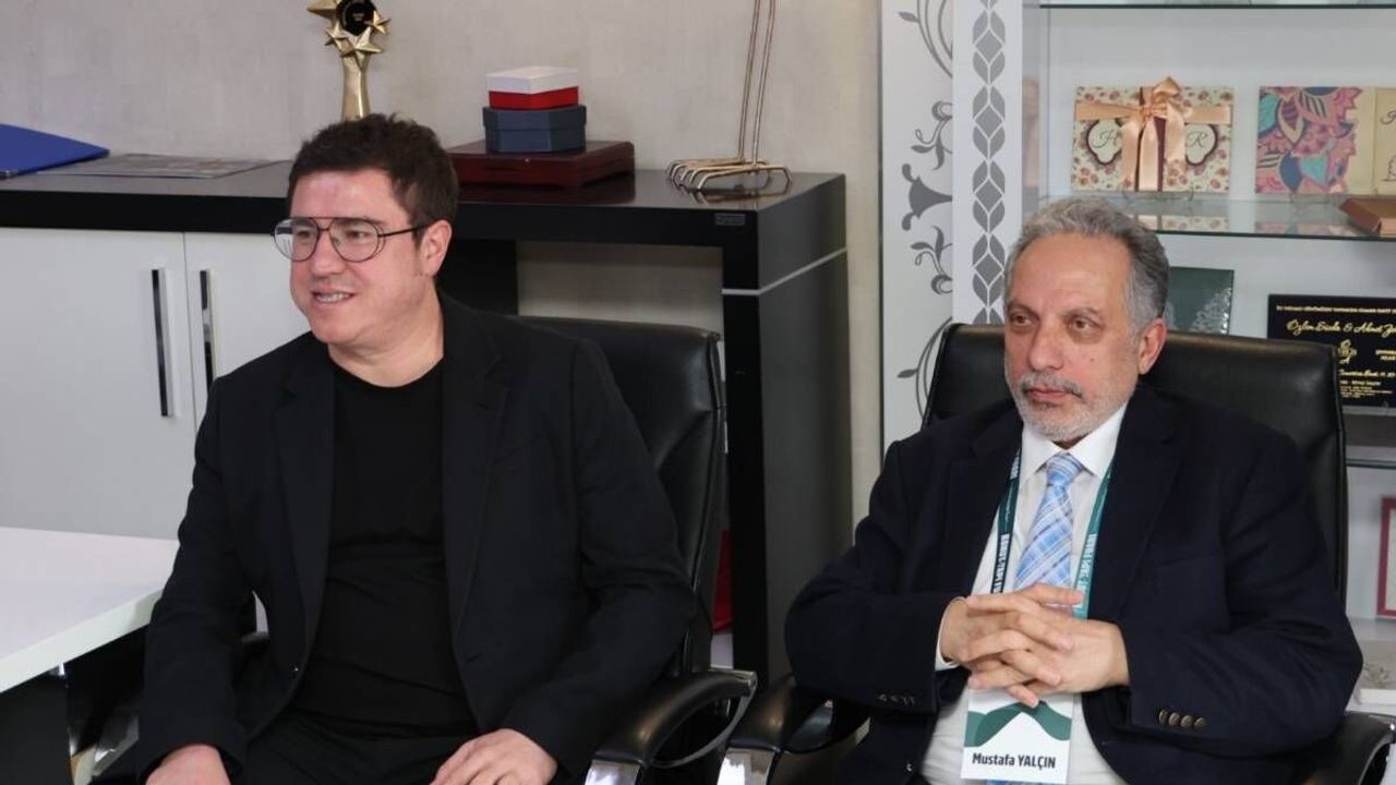 Kayseri’de sürpriz buluşma! Ünlü oyuncu Başkan Yalçın ile aynı karede