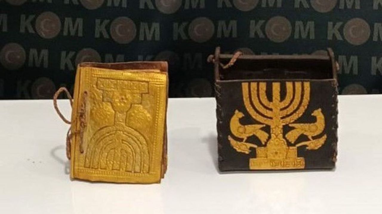 Operasyonda altın kaplamalı Tevrat ele geçirildi!