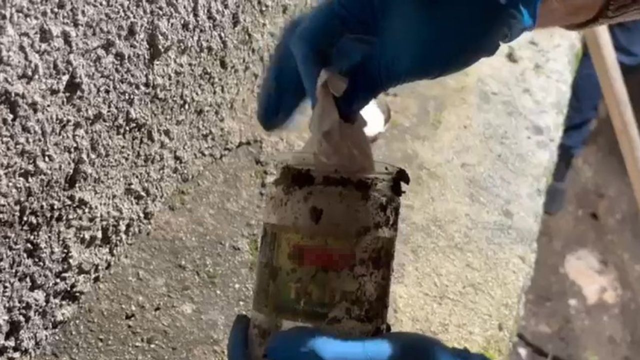 Toprağa gömülü kavanozlardan el bombası ve EYP çıktı