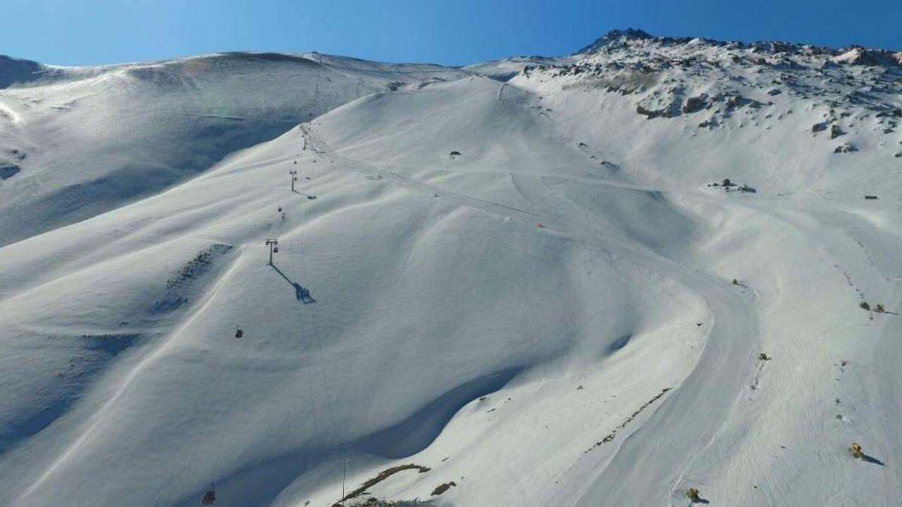 Erciyes’te kayak sezonu açıldı ama kar kalınlığı yeterli mi?