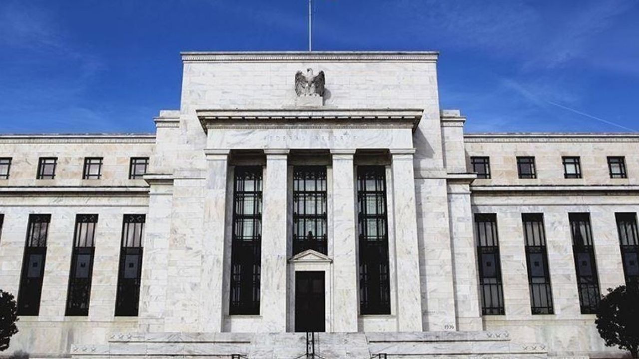 Fed’de kartlar yeniden dağılıyor: İndirim rüzgârı esiyor mu?