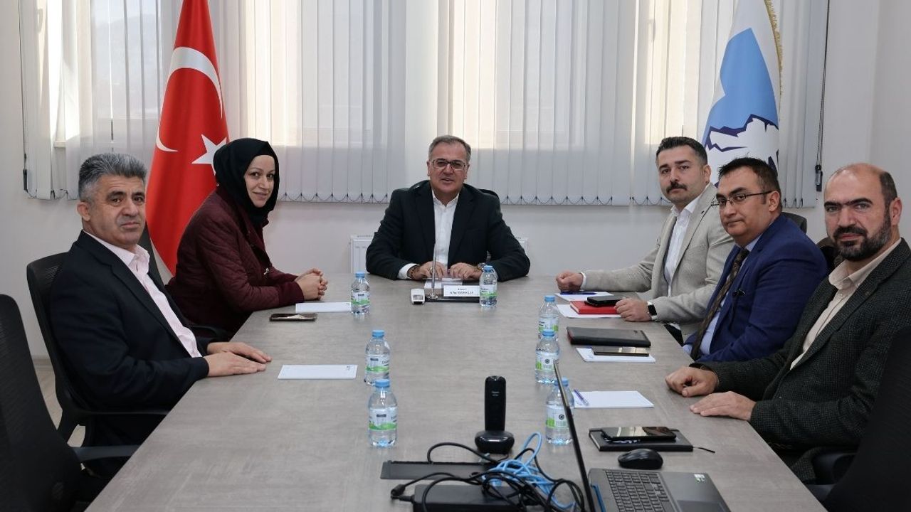 Hacılar Belediyesi’nde muhtarlarla tam kadro toplantı: Çözümler masada