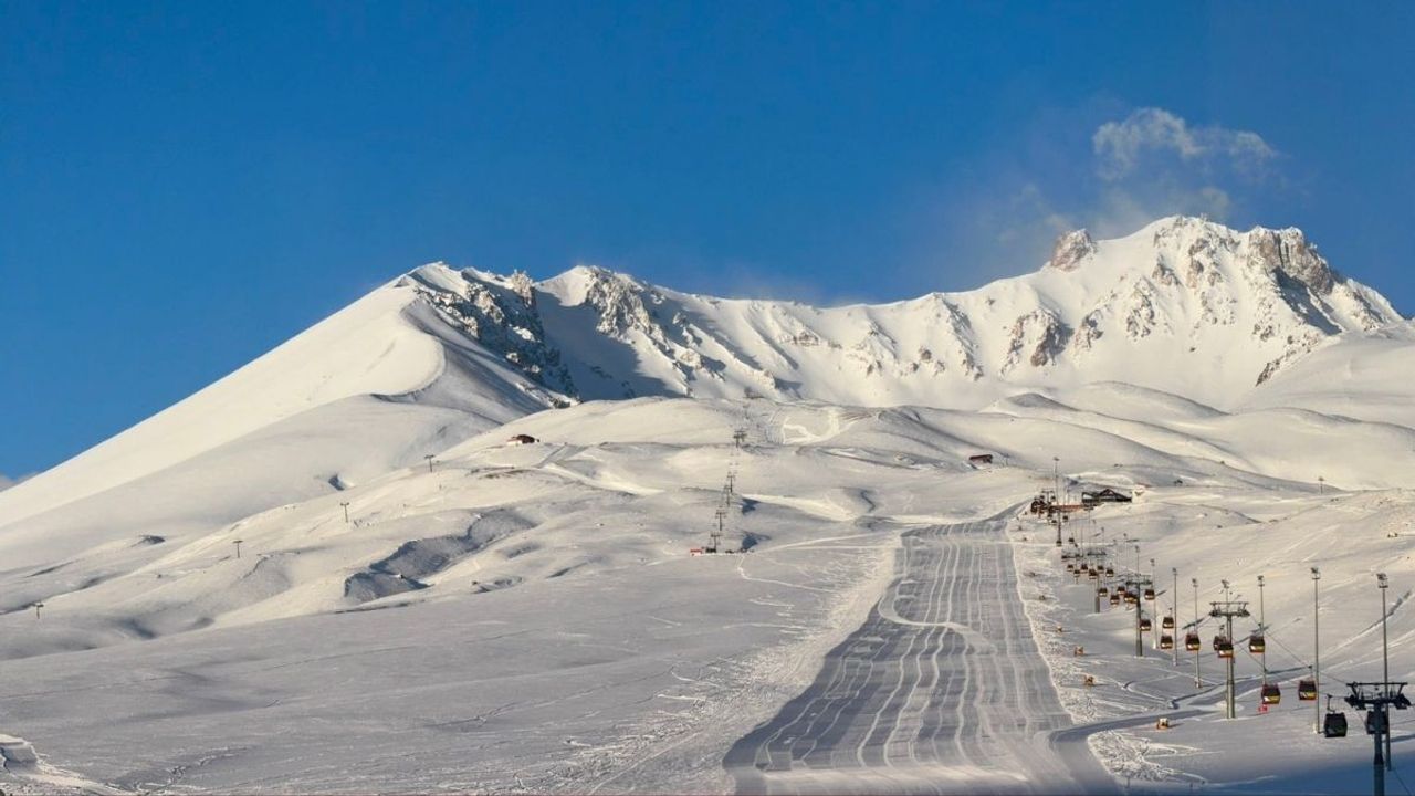 Her şey iki eski kayakla başladı: Erciyes’in dünya çapında bir kayak merkezine dönüşümü