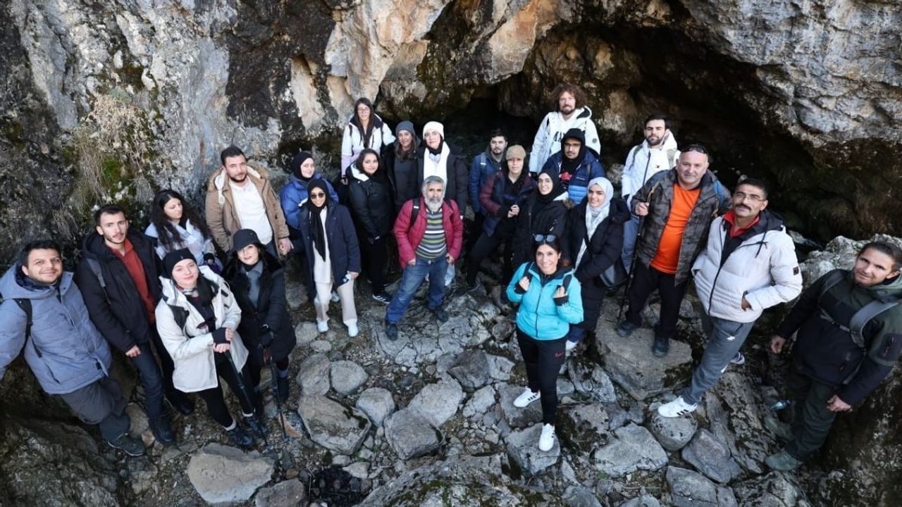 Kayseri’de doğayla iç içe bir gün: Homur Şelalesi yürüyüşüne yoğun katılım
