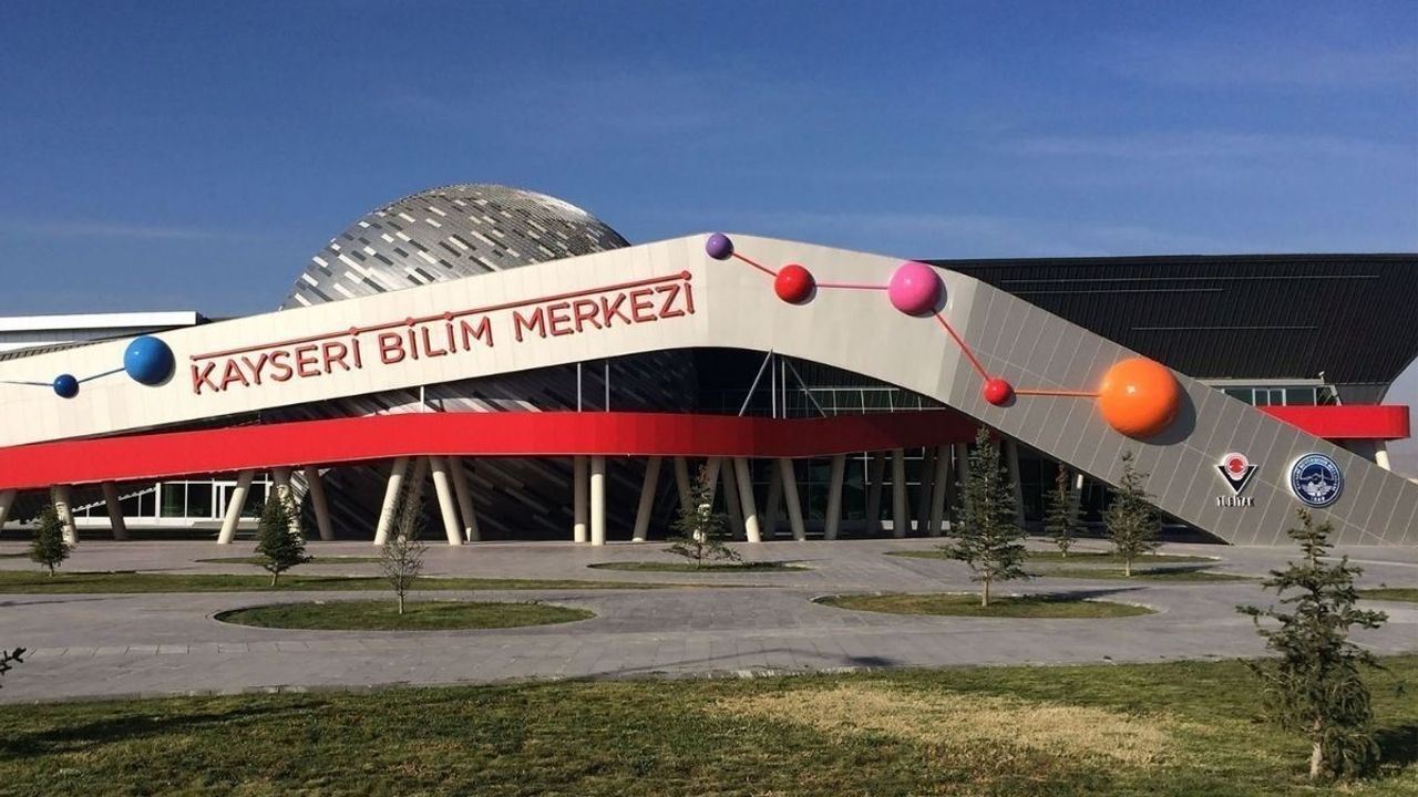 Kayseri Büyükşehir'den bilime basamak atlatan eğitim