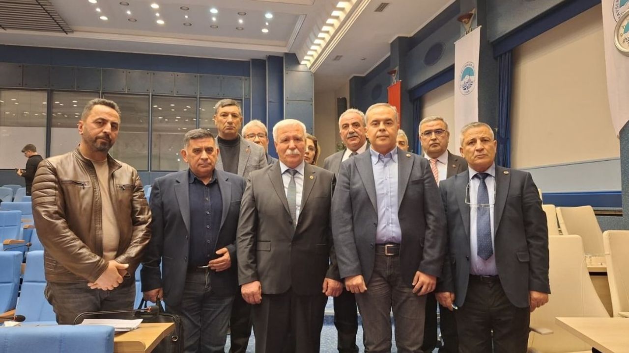 Kayseri CHP grubundan Büyükkılıç’a pankart tepkisi